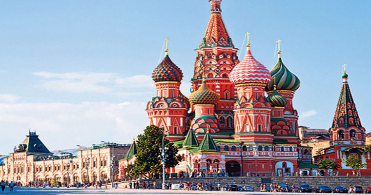 MOSKVA I SANKT PETERBURG - APRIL 1